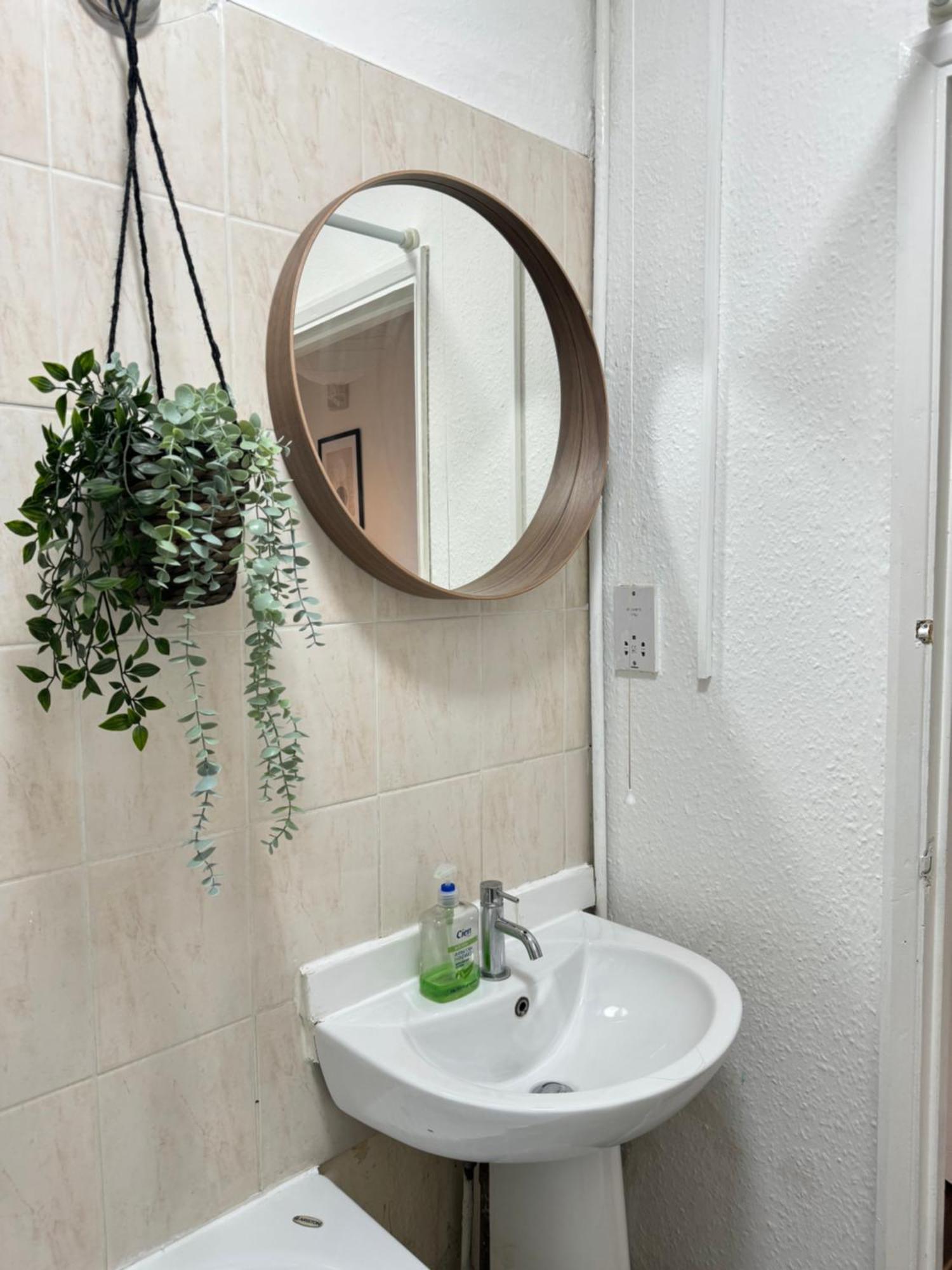 2 Bed Apt Sofa Bed Up To 6 Londres Exterior foto