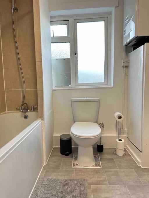 2 Bed Apt Sofa Bed Up To 6 Londres Exterior foto
