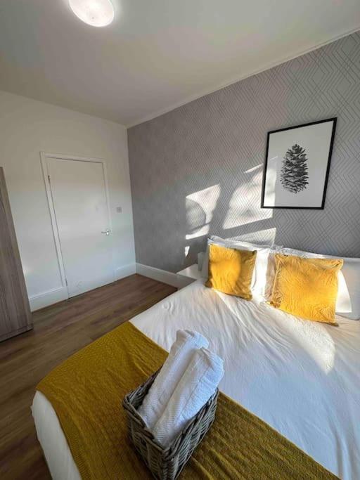 2 Bed Apt Sofa Bed Up To 6 Londres Exterior foto