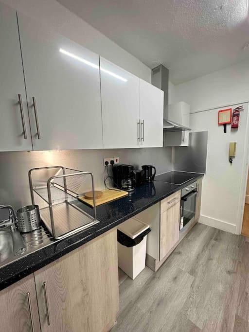 2 Bed Apt Sofa Bed Up To 6 Londres Exterior foto