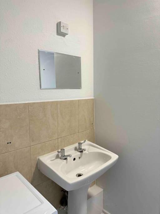 2 Bed Apt Sofa Bed Up To 6 Londres Exterior foto