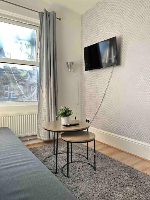 2 Bed Apt Sofa Bed Up To 6 Londres Exterior foto