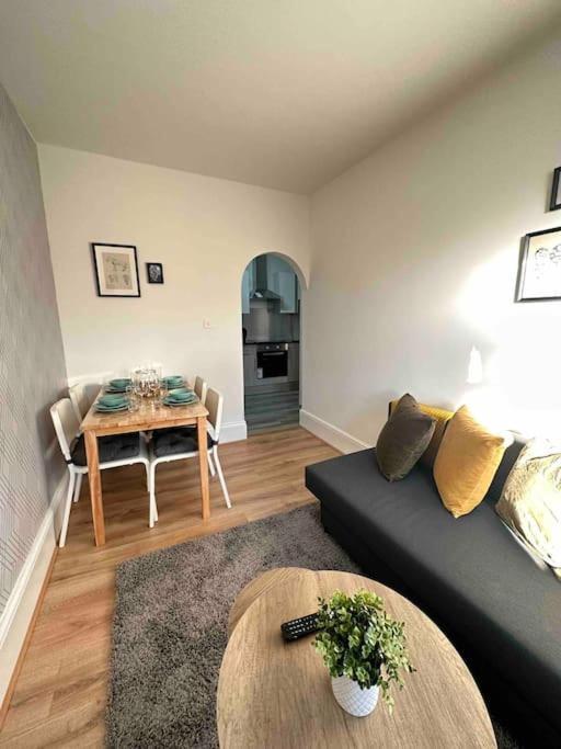 2 Bed Apt Sofa Bed Up To 6 Londres Exterior foto